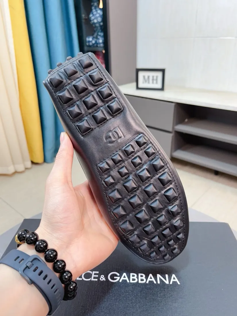 Men's men's shoes💰458🌸🌸[Dolce&Gabbana] DG new men's fashionable casual slip-on shoes Peas shoes🇨🇳Official website original 1:1 mold opening, original order quality 💯Fine workmanship, high-end luxury☘The first layer is made of imported Italian cowhide🌴The first layer of sheepskin lining🍓Rubber wear-resistant and non-slip outsole, comfortable to wear🍍Versatile style, the first choice for high-class men🍉Black available! Code number 38-44